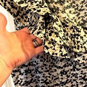 Ann Taylor Size 6 Dressy Sleeveless Blouse